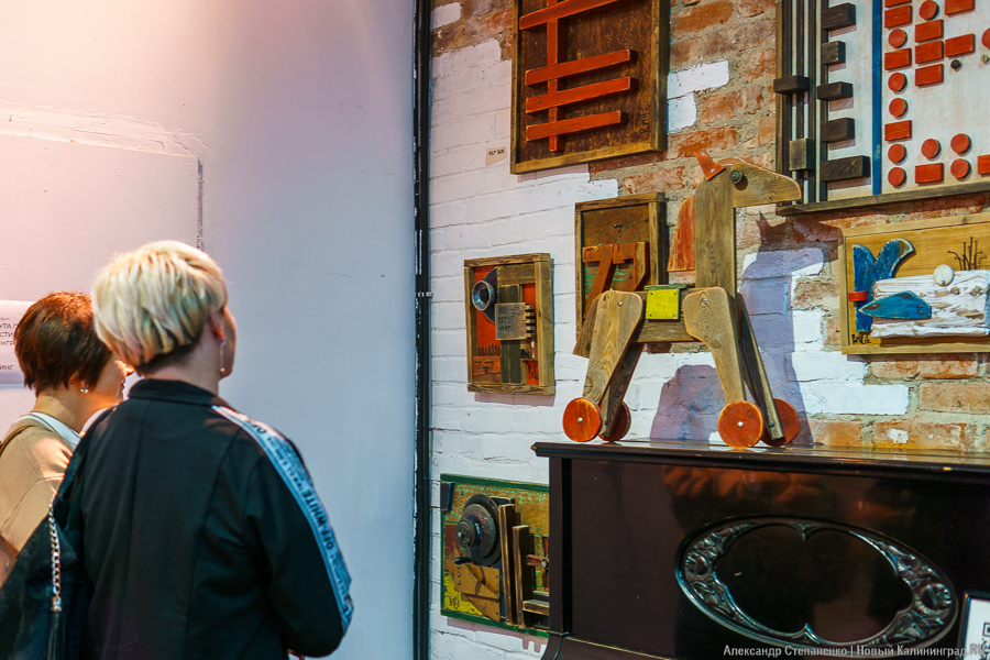 Искусство из старого: в Калининграде открылась выставка в жанре ассамбляж (фото)