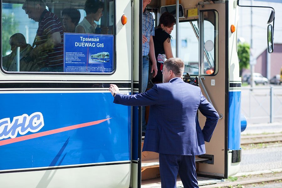 Почти ровесники: в Калининграде прошла трамвайная экскурсия для ветеранов