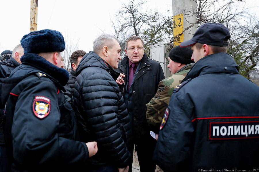 Забор и немножко нервно: как калининградские чиновники самострой сносили