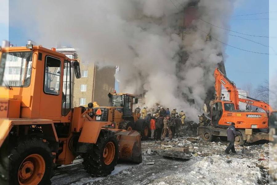 На Сахалине произошел взрыв в пятиэтажке, погибли по меньшей мере 9 человек (фото) (видео)