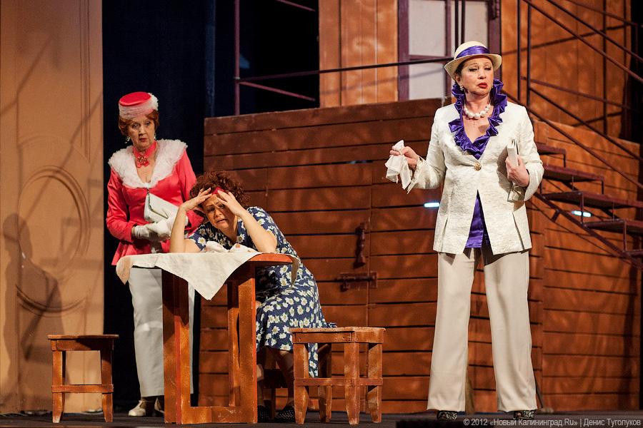 «Светская жизнь драматического театра»: фоторепортаж с репетиции спектакля