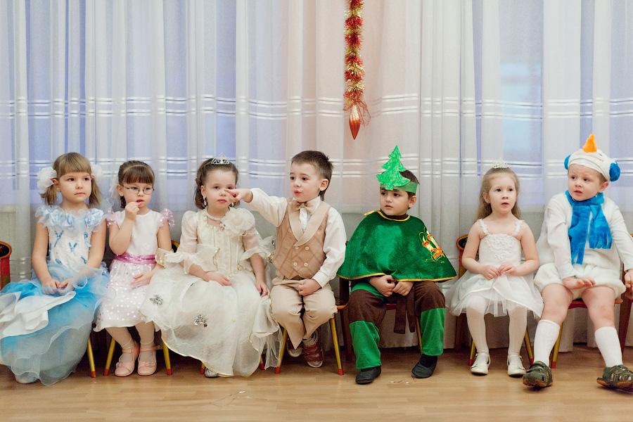 “Обычная сказка”: фоторепортаж с новогоднего утренника в детском саду