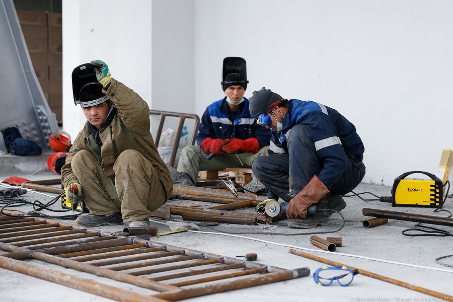 Тонкая настройка: ФИФА проинспектировала строящийся стадион в Калининграде
