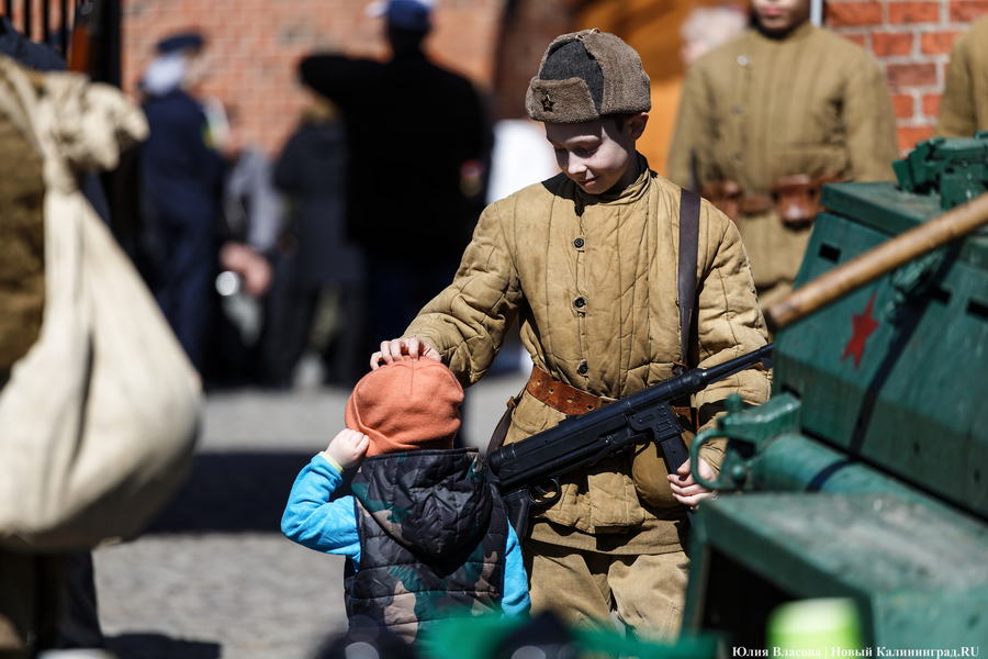 Знамя над бастионом: в Калининграде прошла реконструкция взятия башни Дона (фото)