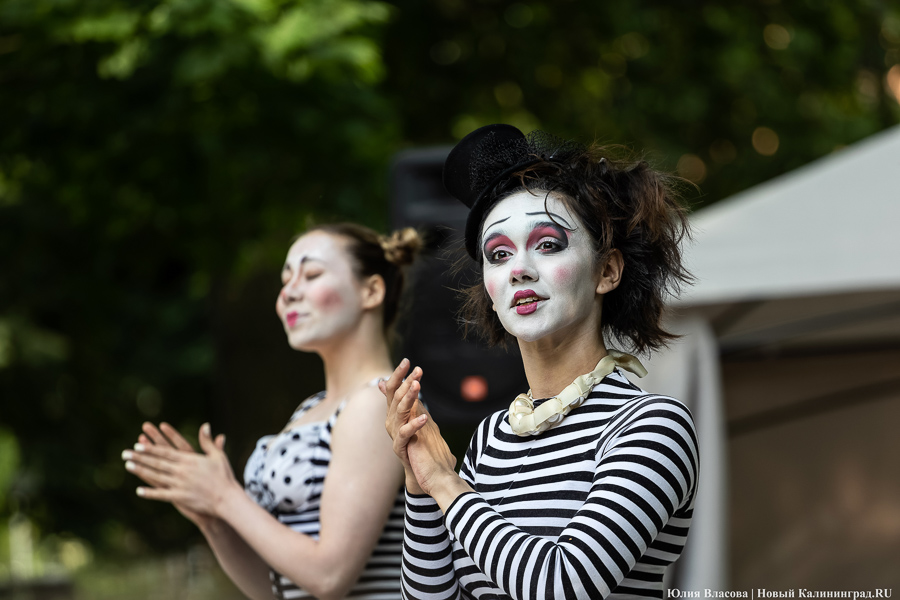 Это просто цирк какой-то: фестиваль «Башня» запустил уличную программу на «Балтике» (фото)