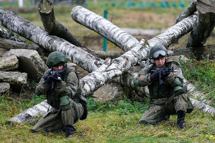 В условиях, приближенных к боевым: тренировка морпехов на психологической полосе препятствий