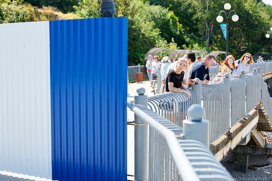 Забор поставили, люди остались: в Светлогорске перекрыли часть променада и пляжа (фото)