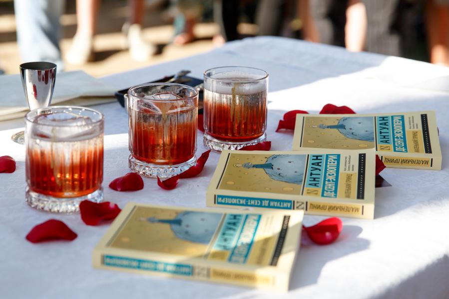 Море, поэзия, коктейли: в Калининграде выбрали обладателя «Янтарного шейкера»