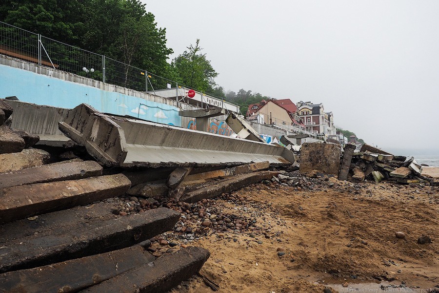 Обломки прошлого: как в Светлогорске разбирают старый променад (фото)