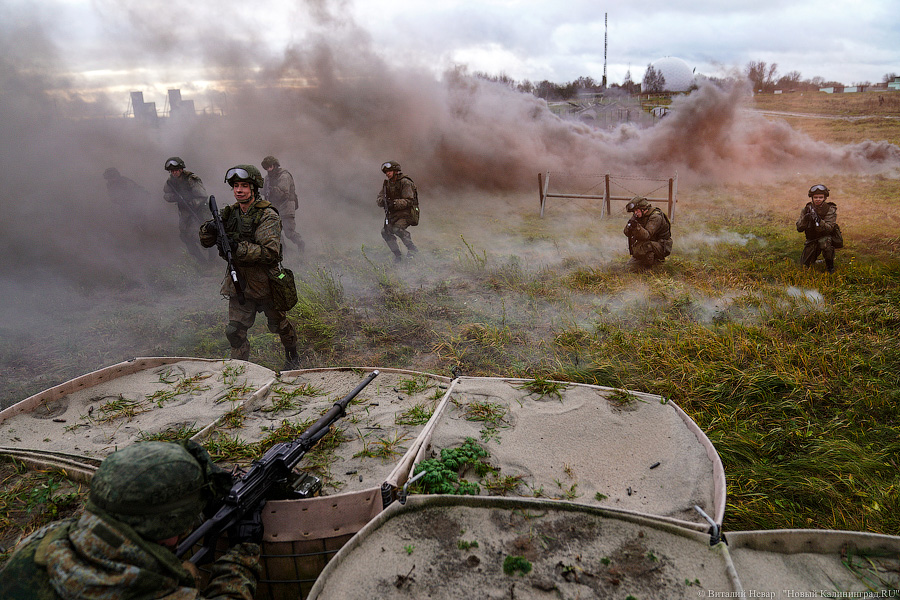 В условиях, приближенных к боевым: тренировка морпехов на психологической полосе препятствий