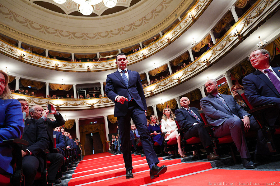 Оркестр, хор и караул: Антон Алиханов снова стал губернатором (фото)