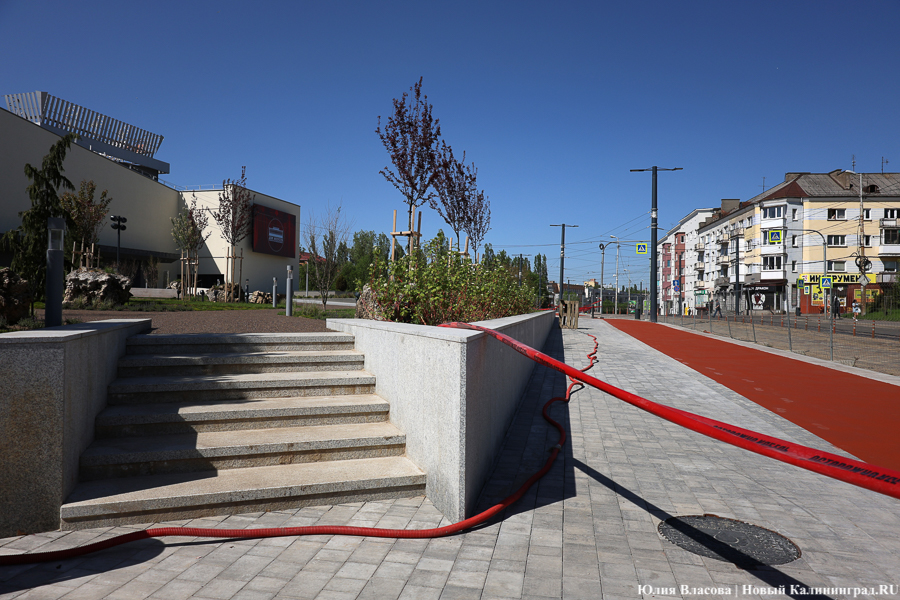 На площади у Дома искусств завершается благоустройство. Вот как она выглядит (фото)