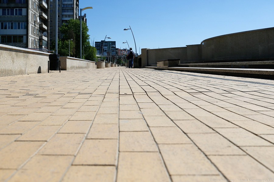 После потопа появились новые трещины на памятнике морякам-балтийцам (фото)