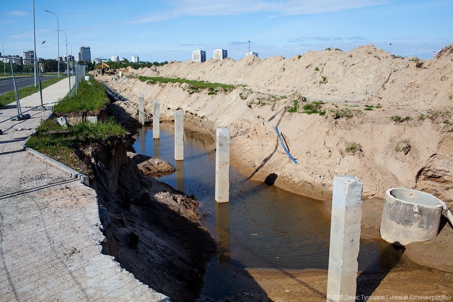 Днищем об асфальт: что происходит с Октябрьским островом спустя два года после ЧМ (фото)