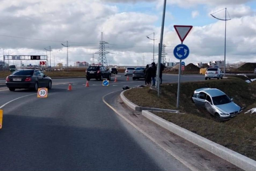 Под Калининградом «БМВ» вылетел в кювет. Пострадали водитель и 6-летний пассажир (фото)