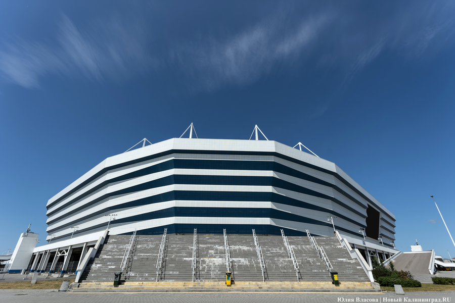 На «Ростех Арене» обновили газон перед стартом сезона Первой лиги по футболу