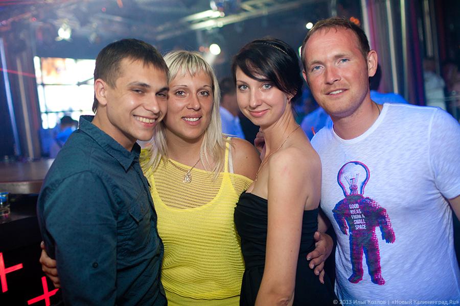 Бикини-пляж: в «Платинуме» прошел показ купальников