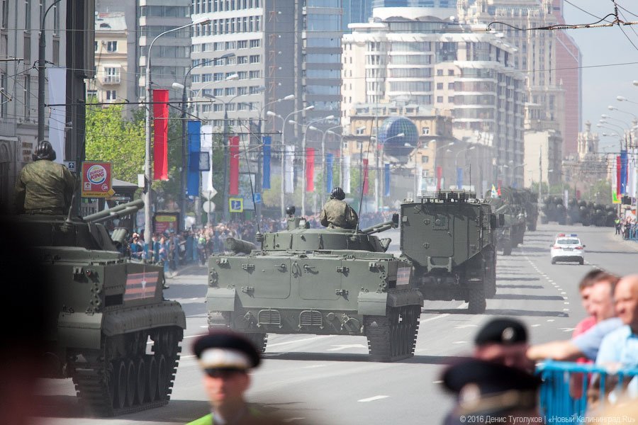 Мчатся самолеты ниже облаков: репетиция Парада Победы в Москве (фото)