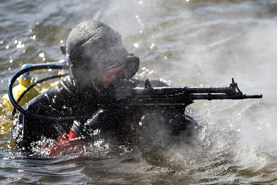 Форма в воде: на Балтике прошли учения противодиверсионного отряда (фото)