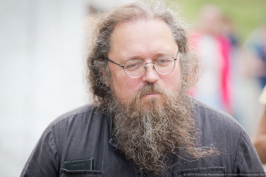 Кураев: Серафим — из числа приличных епископов, но вот и его «укусили»