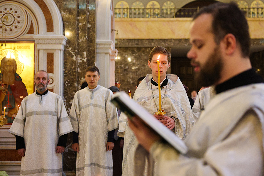 Великая агиасма: освящение воды в соборе Христа Спасителя в Крещенский сочельник (фото)
