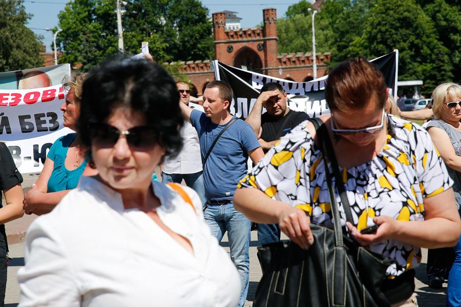 Между ямой и Китаем: как «янтарщики» на площади Василевского митинговали