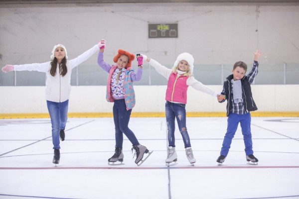 Сеть клубов и ледовая арена «Альбатрос» научит плавать  и кататься на коньках