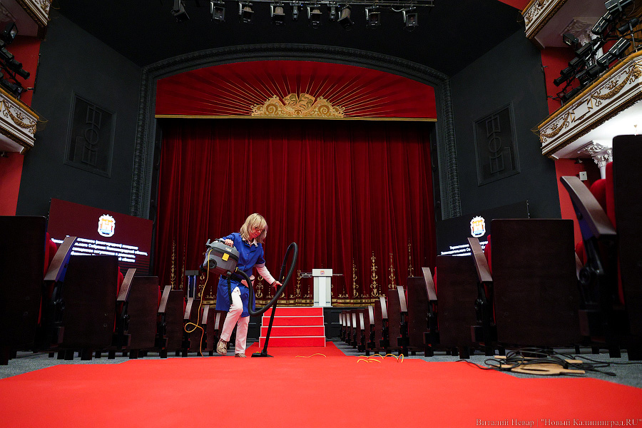 Оркестр, хор и караул: Антон Алиханов снова стал губернатором (фото)