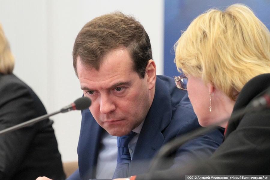 «Второе лицо»: премьер Медведев в фотографиях