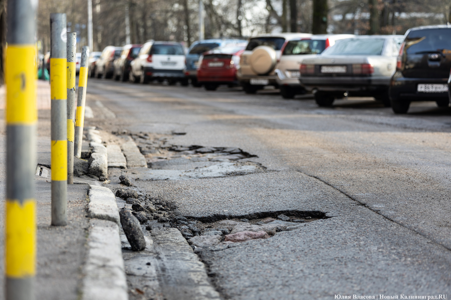 И пришло разрушение: как выглядят дороги Калининграда после схода снега (фото)
