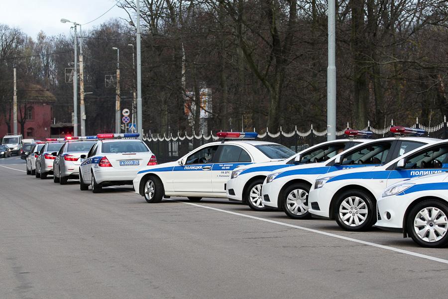 «К несению службы приступить!»: парад полиции у памятника 1200 гвардейцам