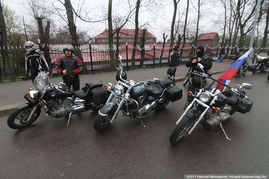 «С венком и шумом на Бранёво»: калининградская делегация отправилась в Польшу