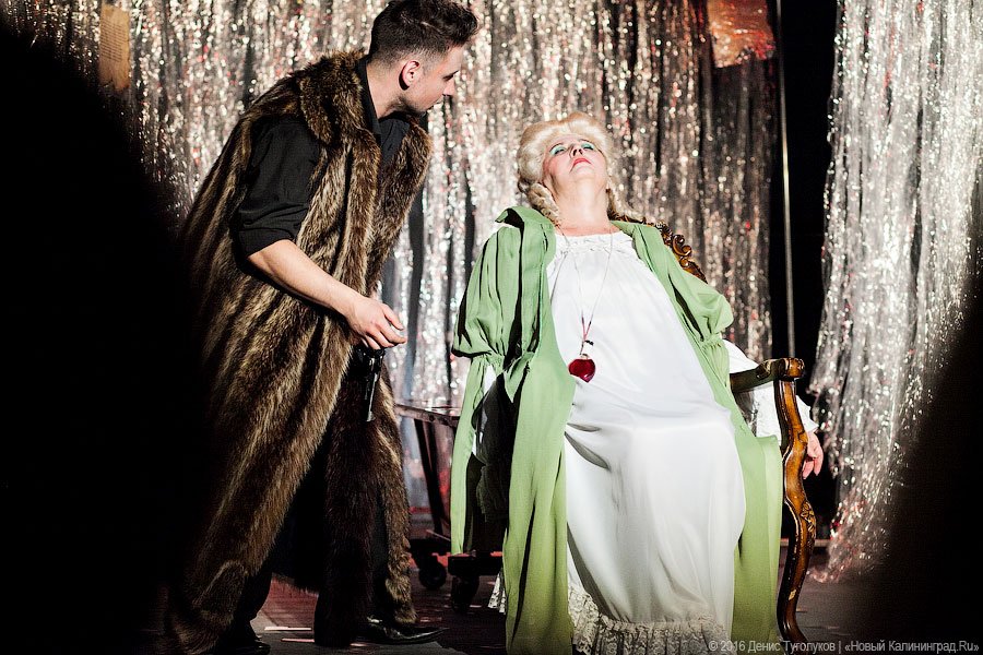 Немцу смерть: спектакль «Тройка, семерка, туз» в драматическом театре