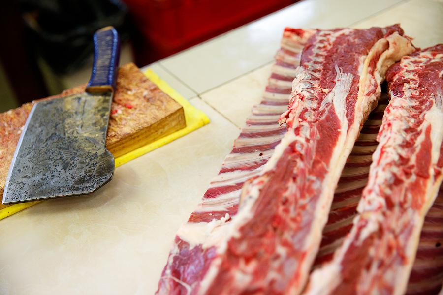 «Я вижу, цены выросли»: Николай Цуканов побывал на Центральном рынке города