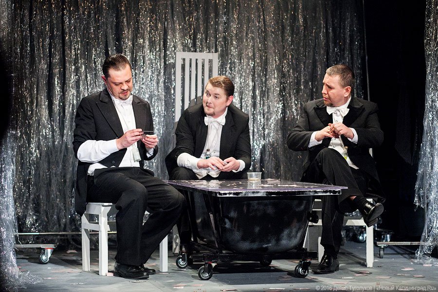 Немцу смерть: спектакль «Тройка, семерка, туз» в драматическом театре