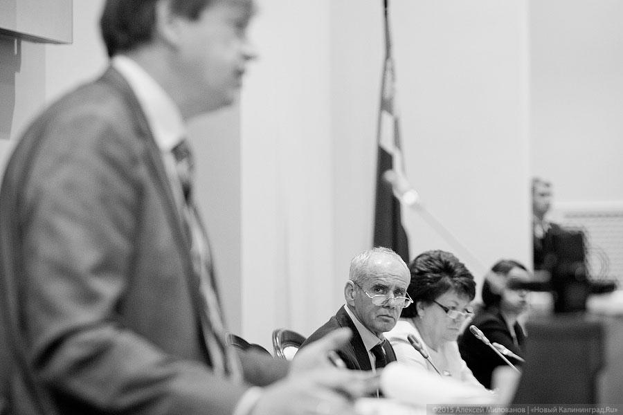 Будто в предпоследний раз: как депутаты облдумы осеннюю сессию открыли (фото)