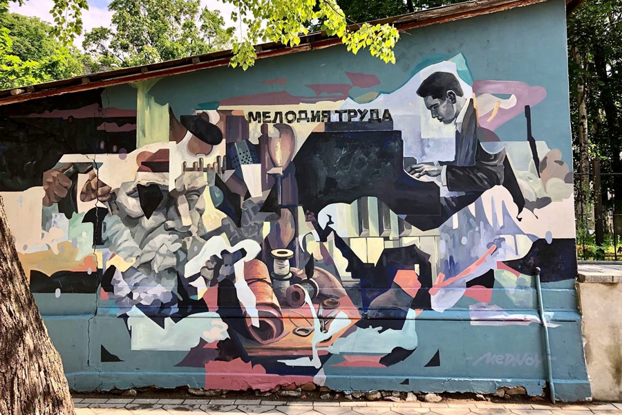 В Черняховске расписали граффити электроподстанции (фото)