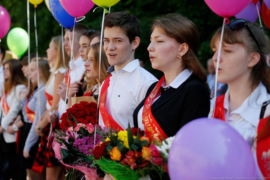 «Ура! Отмучились!»: в калининградских школах прозвенел последний звонок