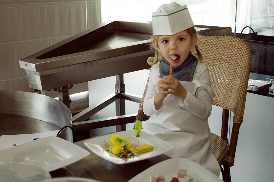 «Лисичкин хлеб и заячья капуста»: Кеннет Линдберг дал кулинарный урок детям и родителям