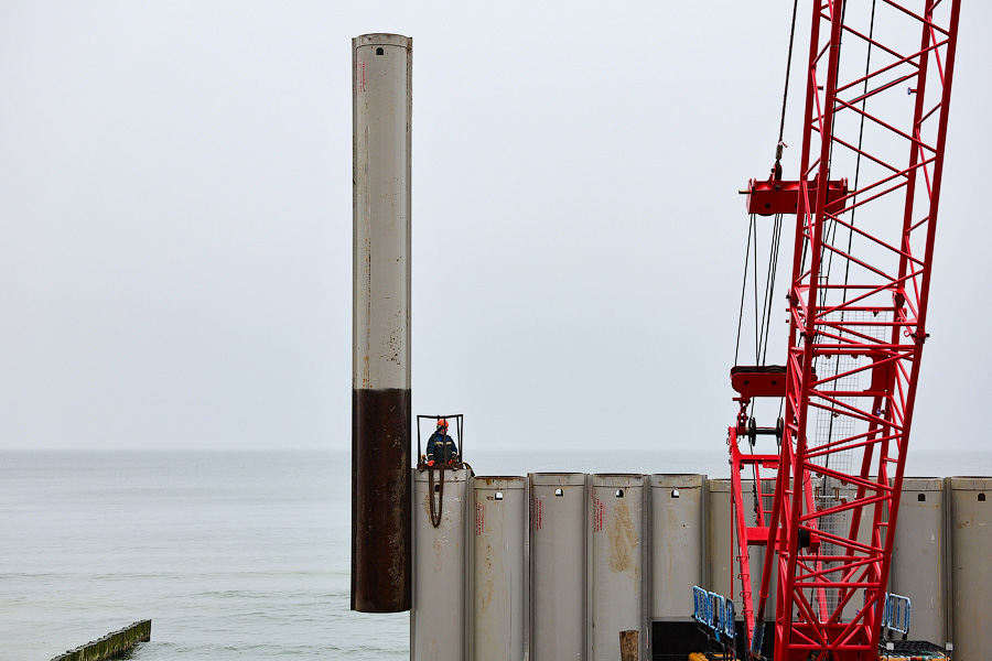 Вода, сваи, буны: что происходит в Светлогорске, где реконструируют старый променад (фото)