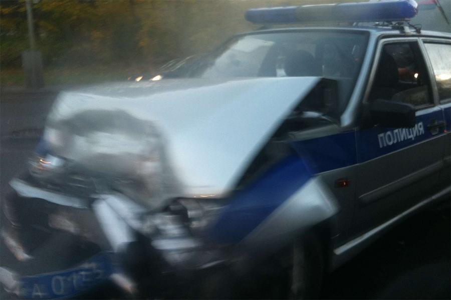 На ул. Гагарина произошла авария с участием полицейского автомобиля (+фото)