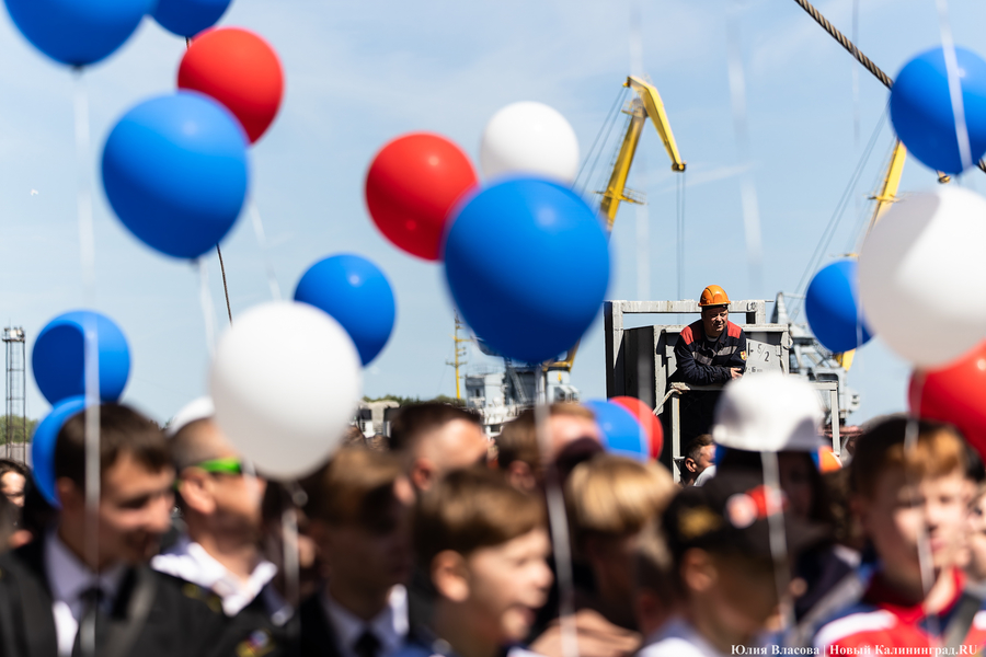 Флагман ВМФ России: в Калининграде спустили на воду большой десантный корабль (фото)