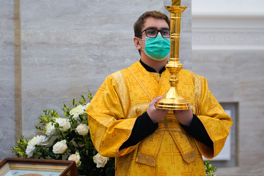 Богослужение в масках: в Калининграде прошла первая литургия в новом храме (фото)