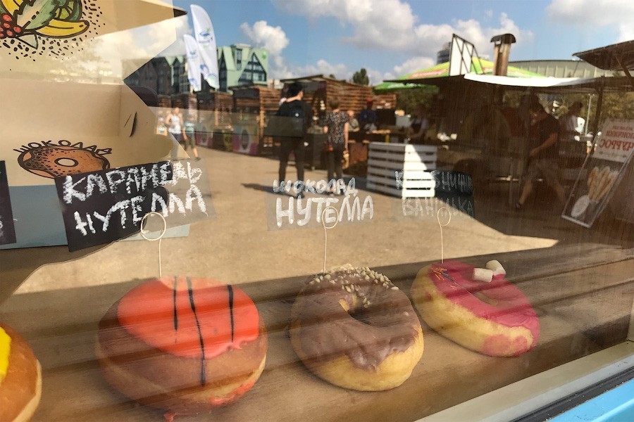 На острове Канта проходит городской пикник. Рассказываем, что успели попробовать