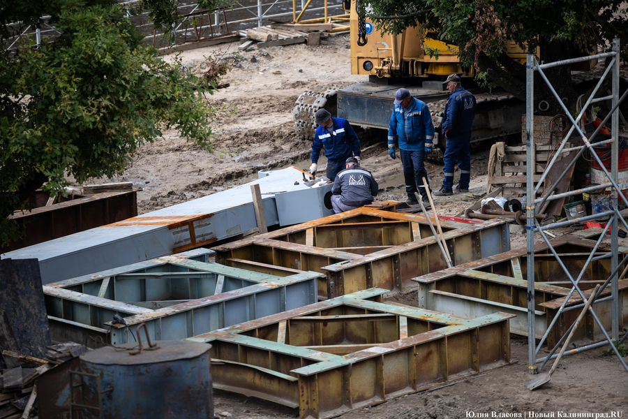 От «Юности» до Канта: в Калининграде монтируют арочный пролёт Философского моста (фото)