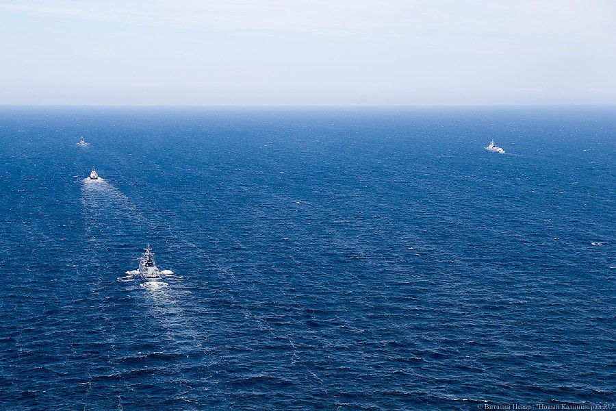 На пляж в Балтийске вынесло тело мужчины, предположительно, это упавший с корабля военный