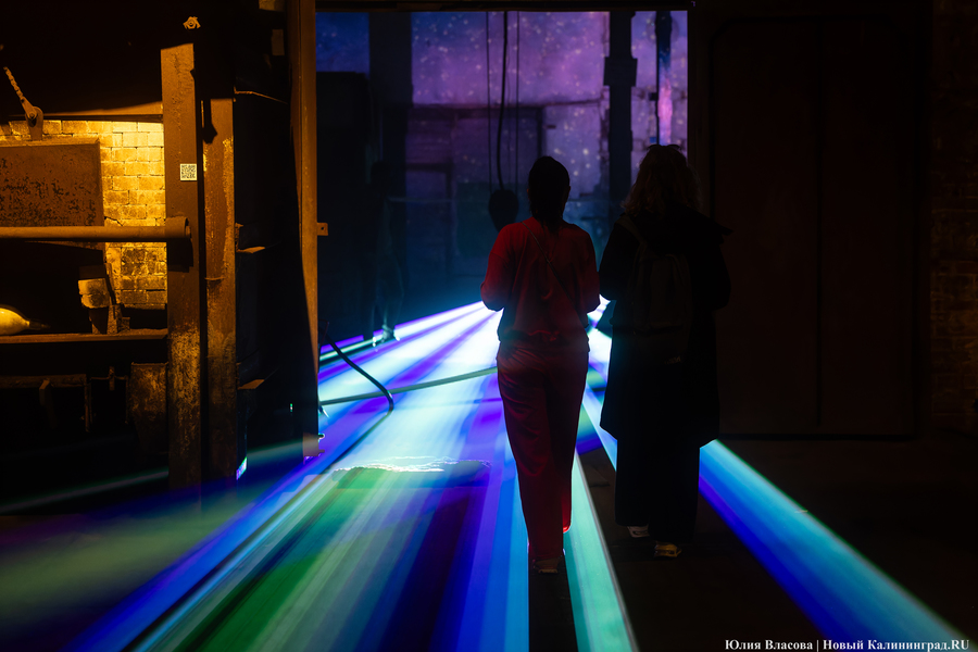 Индустриальные смыслы «Смены»: как прошёл фестиваль света в Кузнечном цехе (фото)