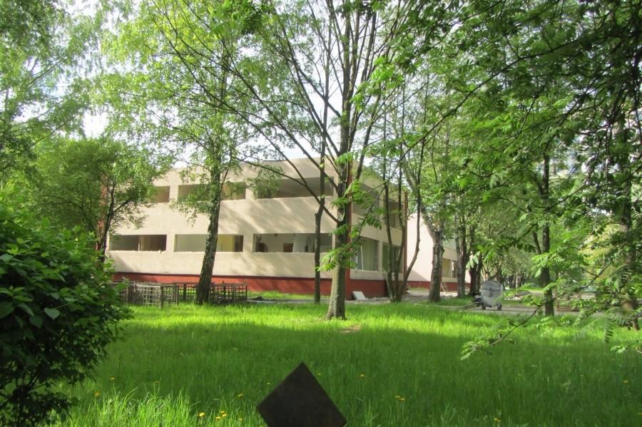 В Калининграде начался демонтаж детского сада в Малом переулке
