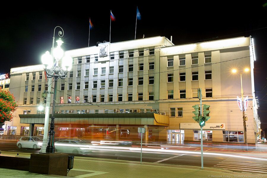 Администрация Калининграда ремонтирует наружное освещение своего здания за 11 млн рублей