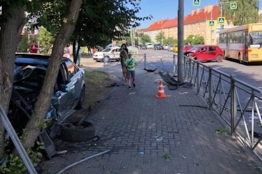 Полиция возбудила дело о ДТП со сбитой на тротуаре на Гагарина женщиной 